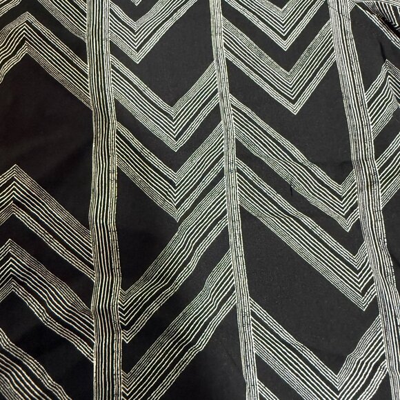 Express‎ Mens Black & White Zigzag Button-Up Shirt M short sleeves - Picture 7 of 7